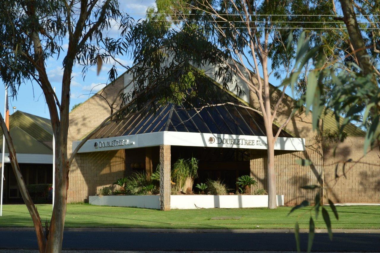 Doubletree By Hilton Alice Springs Hotel Exterior photo